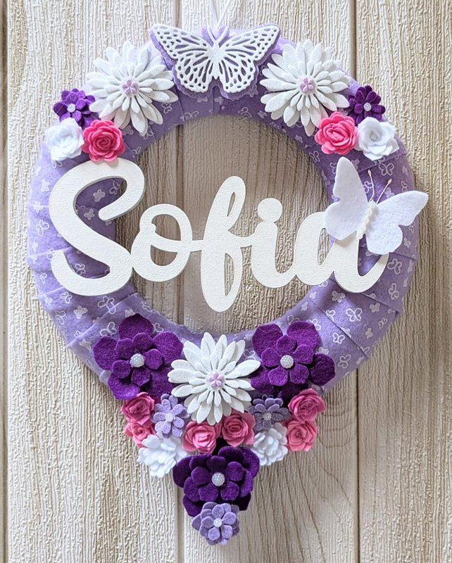 Fiocchi nascita fatti a mano - linea Mix - modello Sinfonia di colori 4 Ghirlanda nascita artigianale, linea MIX - modello Sinfonia di colori, con nome in legno, farfalle e fiori