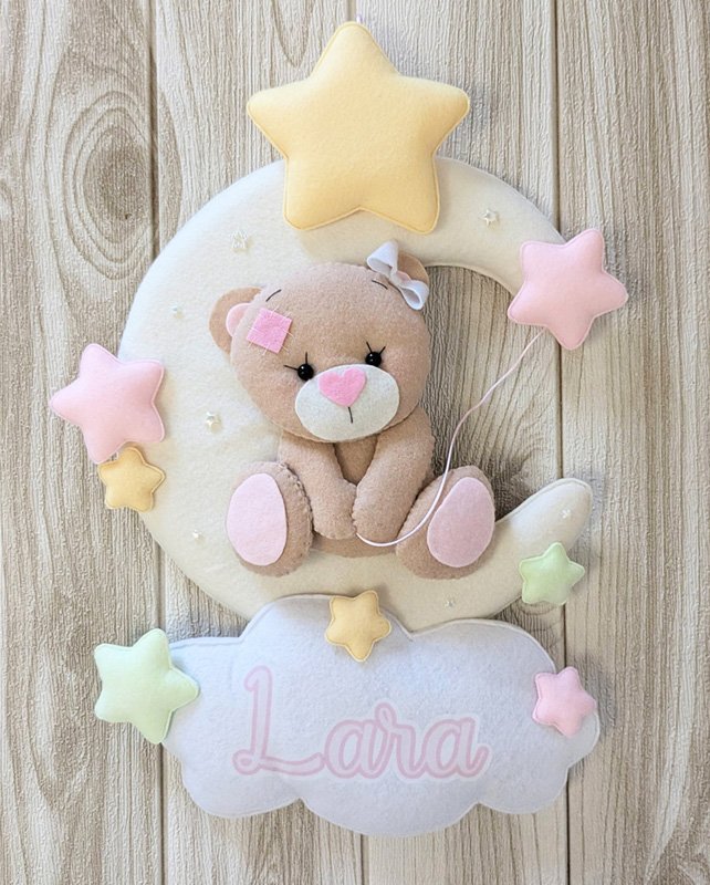Fiocchi nascita fatti a mano - linea Deluxe - modello Teneri animaletti 4 Fiocco nascita in pannolenci fatto a mano con luna, orsetto, nuvola con nome e stelle color pastello